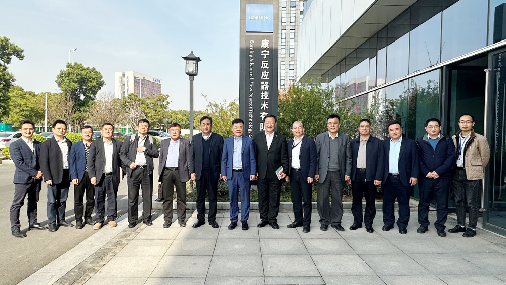 win必赢集团董事局主席朱建民率队接见康宁反映器技术有限公司.png