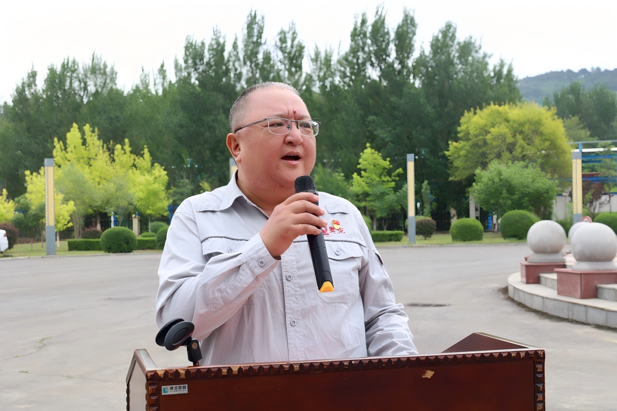 win必赢股份各子公司同步进行上市16周年升旗典礼